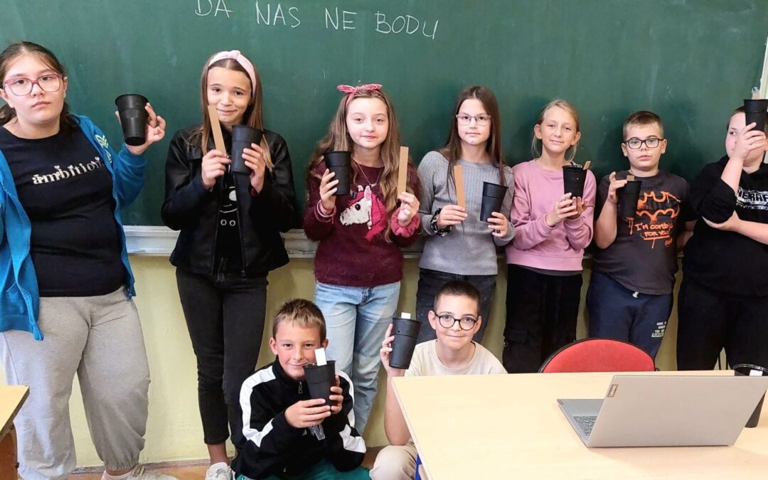 Izlij vodu da nas ne bodu