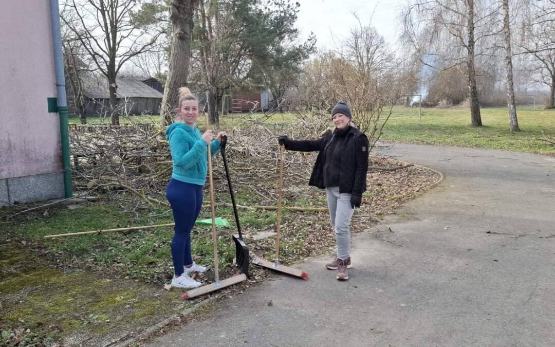 Raskoš biljnog i životinjskog svijeta u školskom dvorištu PŠ Sopje