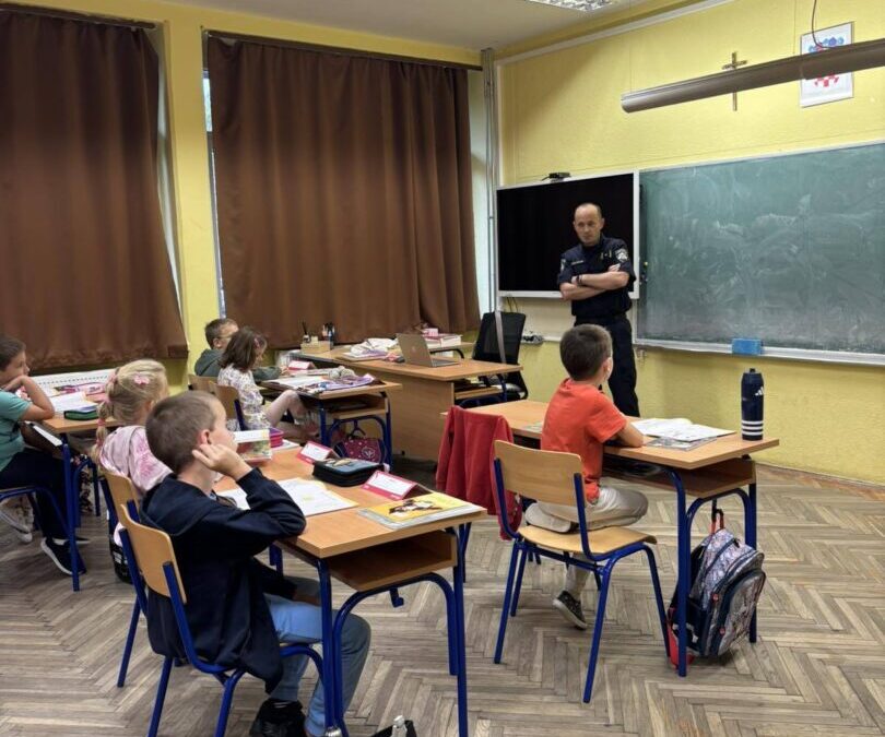 Posjet policajca učenicima prvog razreda
