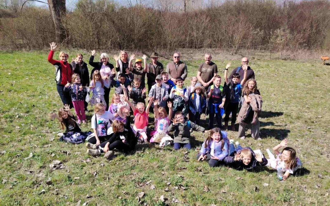 Učenici PŠ Sopje 1. – 4. r. sa svojim učiteljicama obilježili su Međunarodni dan zaštite šuma odlaskom u šumu u blizini Sopja uz rijeku Dravu